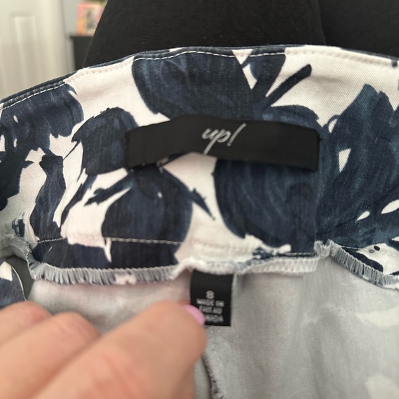 Up! Capri pants - Picture 2 of 3